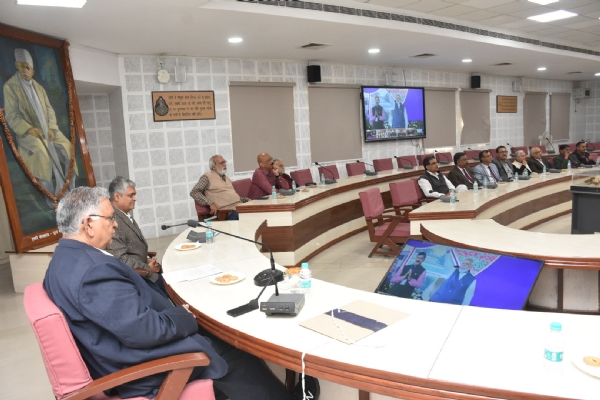 प्रधानमंत्री मोदी  बीएचयू में कन्या छात्रावास का  वर्चुअल शिलान्यास करते हुए