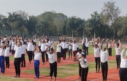 108 बार भगवान सूर्य का मंत्रोच्चारण किया
