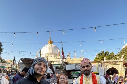 बॉलीवुड कलाकार रिजवान सिकंदर ने ख़्वाजा साहब की दरगाह में की ज़ियारत