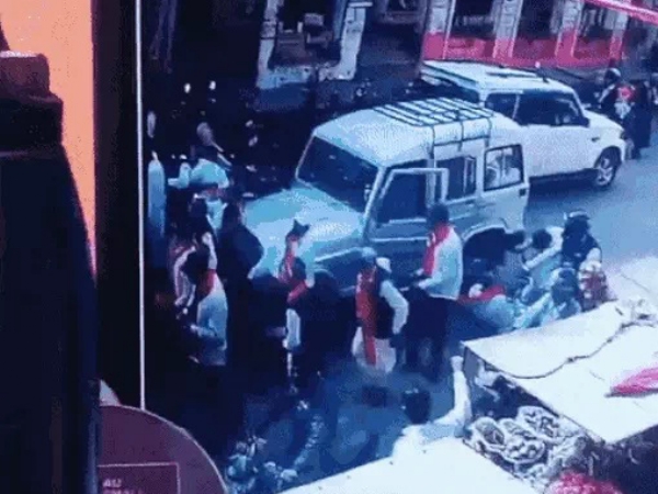 बोलेरो चला रहे ड्राइवर को आया हार्ट अटैक, शोभायात्रा में लोगों को कुचलते हुए निकली एसयूवी, एक की मौत-चार घायल