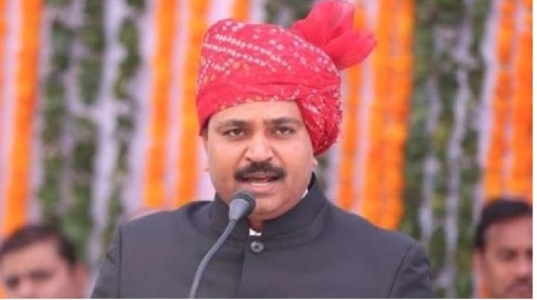 भाजपा को युवा मित्रों के पेट पर लात नहीं मारनी चाहिए,अगर दिक्कत थी तो राजीव गांधी से नाम बदलकर अटल कर देते:टीकाराम जूली