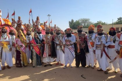 मरू महोत्सव : जैसलमेर के गड़ीसर सरोवर से निकली शोभायात्रा