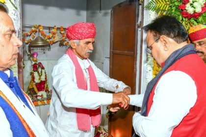 मुख्यमंत्री भजनलाल शर्मा ने लोकदेवता श्री वीर तेजाजी मंदिर में की पूजा-अर्चना