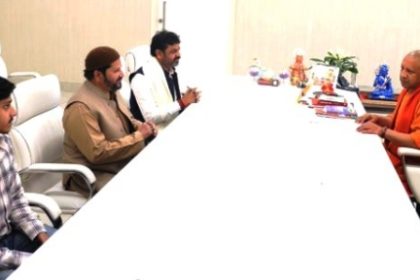 मुख्यमंत्री योगी आदित्यनाथ से मिले इरशाद अली बनारसी