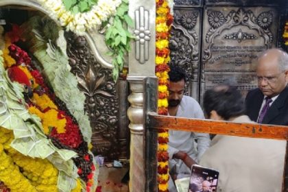 राजस्व परिषद अध्यक्ष ने किया विंध्यवासिनी का दर्शन, देखी विंध्य कारिडोर की प्रगति