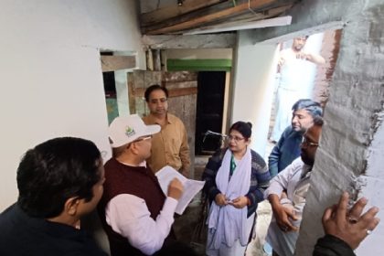 वाराणसी में फाइलेरिया उन्मूलन अभियान का फीडबैक ले रही नेशनल टीम :फोटो बच्चा गुप्ता