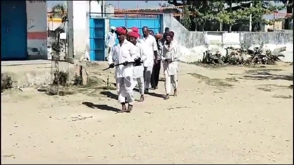 शाहपुरा जिले के बिशनिया गांव के विद्यालय में अंधविश्वास-स्कूल में भूत भगाने के नाम पर ग्रामीणों ने जलाई ज्योत