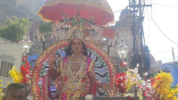 झांकियों ने मोहा मन, कई स्थानों पर हुआ स्वागत