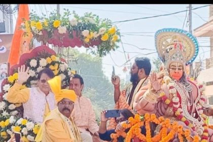 शोभायात्रा में राम व लक्ष्मण