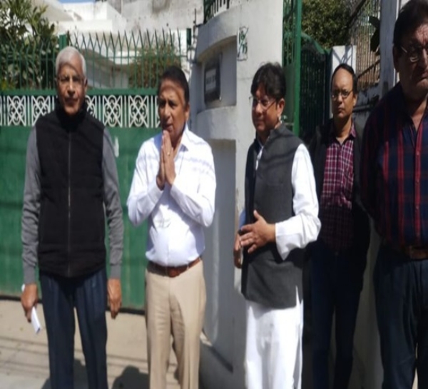 सास के अंतिम संस्कार में पहुंचे सुनील गावस्कर