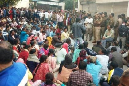 स्मारक समिति के प्रदर्शनकारी कर्मचारी की मौत, लोकबंधु अस्पताल में हंगामा