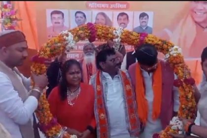अखिलेश-डिंपल अपनी सीट बचा लें, वही बड़ी बात- साध्वी निरंजन ज्योति