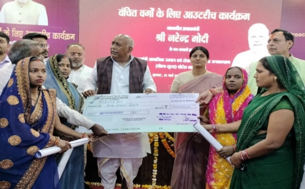 अति पिछड़े एवं कमजोर वर्ग को बैंक से ऋण, व्यवसाय से जीवन में होगा गुणात्मक सुधार: अनुप्रिया पटेल
