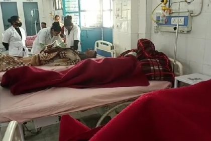 जिला अस्पताल में भर्ती कुट्टू के आटे से बनी पकोड़ियां खाने से फूड पाइजनिंग का शिकार हुए मरीज