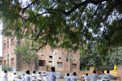 आरएसएस के शंकुलधारा शाखा का मना वार्षिकोत्सव, योग और व्यायाम का प्रदर्शन