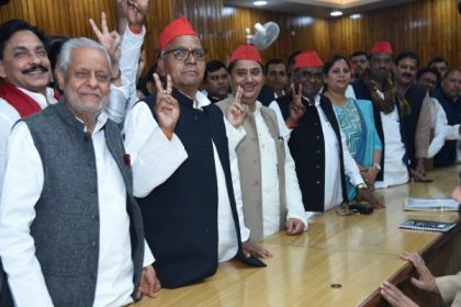 उप्र विधान परिषद चुनाव में सपा के तीन उम्मीदवारों ने नामांकन किया