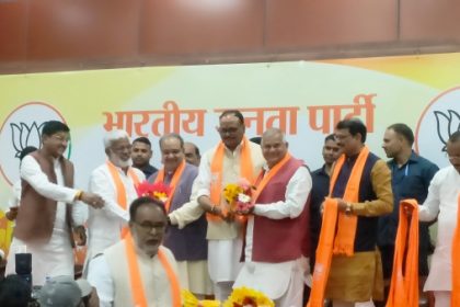 उप्र : सपा-बसपा के कई नेता भाजपा में शामिल