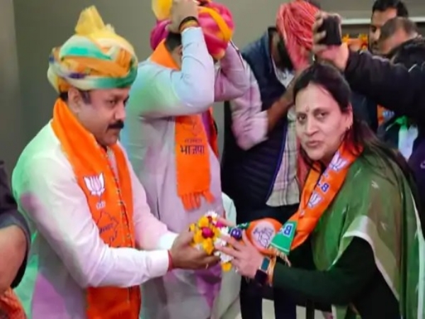 टोंक भाजपा कार्यालय में गोठवाल का स्वागत करते नेता।