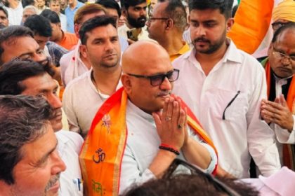 कांग्रेस प्रत्याशी  अजय राय पिंडरा बाजार में