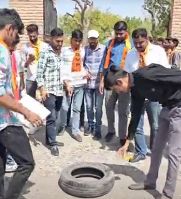 केरल में छात्र की मौत के विरोध में बाड़मेर में एबीवीपी का प्रदर्शन