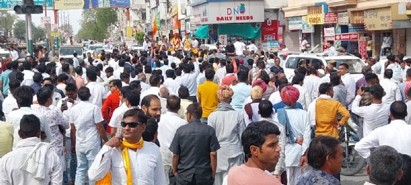 चित्तौड़गढ़ विधायक चंद्रभानसिंह आक्या की टीम के भाजपा में वापसी के बाद शहर में हुआ स्वागत।