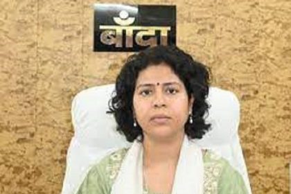 डीएम दुर्गा शक्ति नागपाल 