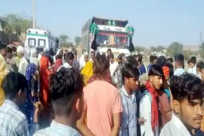 तलाई में डूबे दो भाईयों की मौत के बाद ग्रामीणों ने लगाया किया सड़क मार्ग जाम