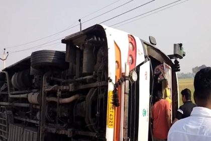 Tourist bus crashes in Fatehpur, 24 passengers injured