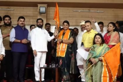 शिंदे गुट के नेताओं के साथ बनावत 