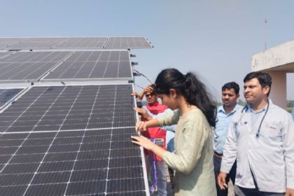 पूर्व पीएम चन्द्रशेखर की पोती द्वारा तैयार विंड मिल इब्राहिमपट्टी अस्पताल में स्थापित