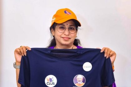 पूर्व महापौर अभिलाषा गुप्ता के नमो ऐप एम्बेसडर बनने पर प्रधानमंत्री की तरफ से आया उपहार