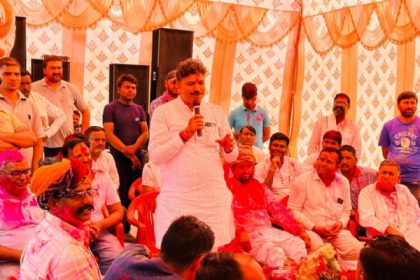 पूर्व विधायक यादव के निवास पर जाकर नेता प्रतिपक्ष ने दी होली की शुभकामनाएं, टिकट नहीं मिलने से नाराज थे संदीप