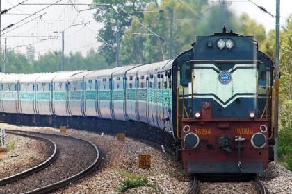 बान्द्रा टर्मिनस-चंडीगढ़-बान्द्रा टर्मिनस ट्रेन