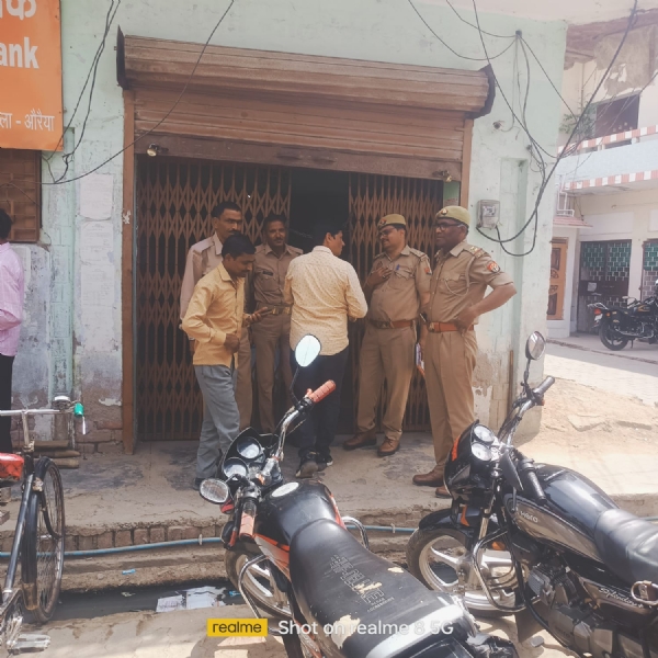 बैंकों की जांच कर पुलिस ने सुरक्षा उपायों को परखा