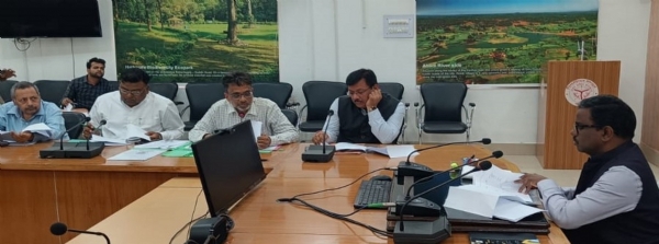 मंडलायुक्त बोले-वाहन चलाते समय मोबाइल पर बात करने वालों की खैर नहीं