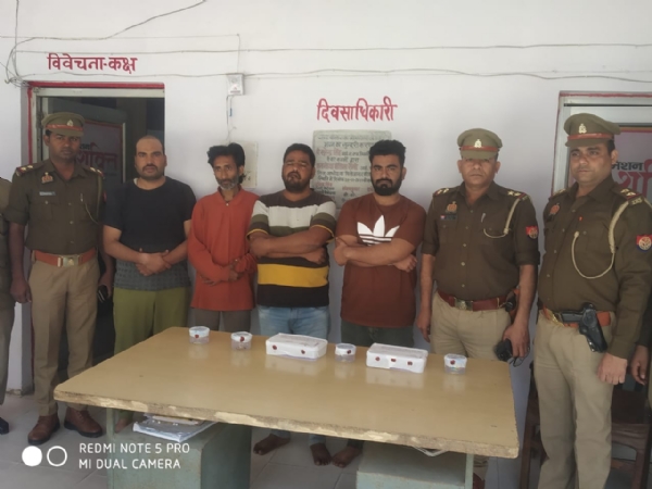 मुठभेड़ में चार बदमाश गिरफ्तार, दिन में रेकी कर रात में करते थे घटना