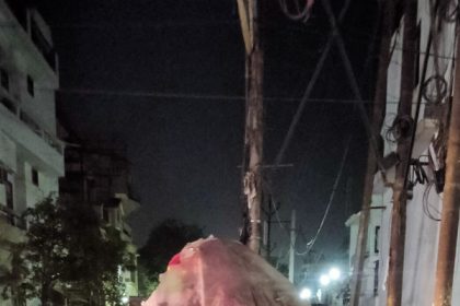 मुरादाबाद में बूंदाबांदी से होलिका हुई गीली, पन्नी एवं तिरपाल से ढका गया