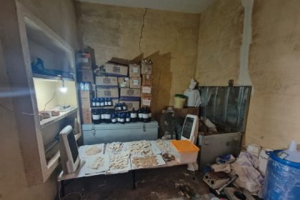 यूपी एसटीएफ ने वाराणसी में 30 करोड़ के म्याऊं म्याऊं ड्रग्स के साथ दो तस्करों को दबोचा