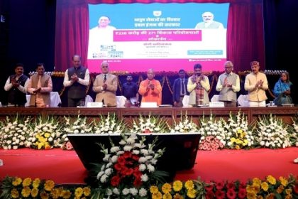 कार्यक्रम में शामिल होते मुख्यमंत्री
