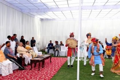 राजभवन में चंग की थाप पर सजा फाग का राग