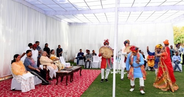 राजभवन में चंग की थाप पर सजा फाग का राग