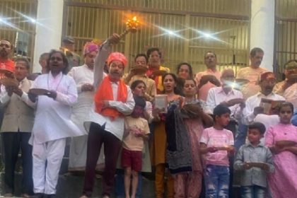 राष्ट्रीय पुजारी परिषद ने दुलहेंडी पर श्री रामगंगा मैया की महाआरती व सामूहिक हनुमान चालीसा का पाठ किया