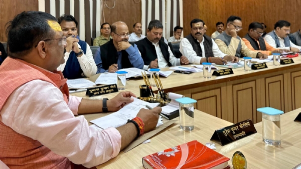 वाराणसी में महाशिवरात्रि तक मीट मछली और मुर्गा के दुकानों पर हरा पर्दा लगाना अनिवार्य