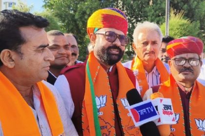 मीडिया से रूबरू होते भाजपा सांसद प्रत्याक्षी महेंद्र मालवीय।