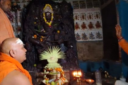 शंकराचार्य अधोक्षजानंद पहुंचे मडफा पर्वत, किया रुद्राभिषेक