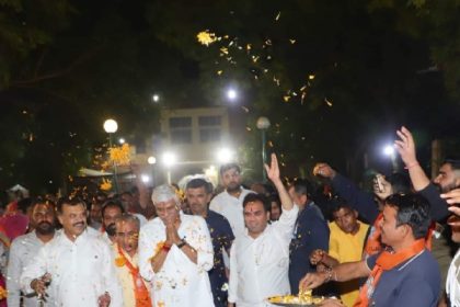 शेखावत ने फाग के गीत गाए, फूलों की होली खेली