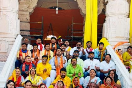 श्रीरामलला का बलिदानी सैनिकों के घरवालों ने दर्शन किया