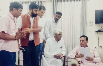 संसदीय कार्य व विधि मंत्री ने की जनसुनवाई, कई लोगों ने सौंपे ज्ञापन