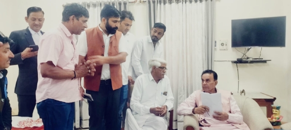 संसदीय कार्य व विधि मंत्री ने की जनसुनवाई, कई लोगों ने सौंपे ज्ञापन