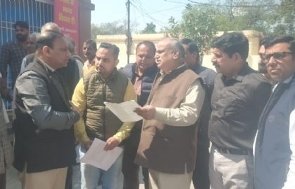 हाउस टैक्स को लेकर उत्पीड़न के विरोध में उतरे व्यापारी